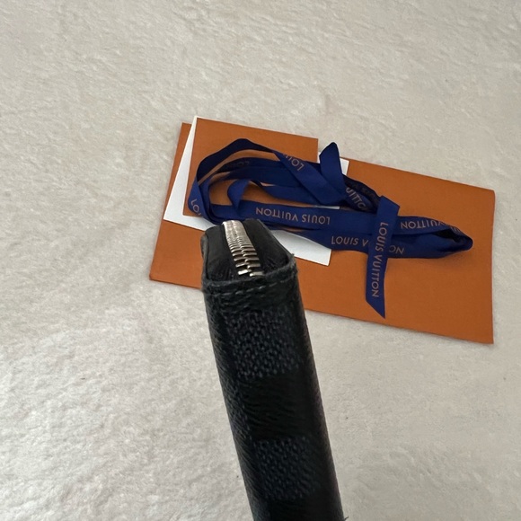 Authentic Louis Vuitton Graphite Long Zip Wallet - Picture 4 of 12